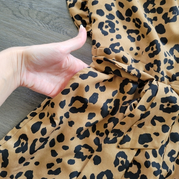 Lovers + Friends Tan Leopard Jill Romper Size Medium - Picture 10 of 14